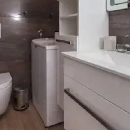 Dub - Three Bedroom With Hot Tub